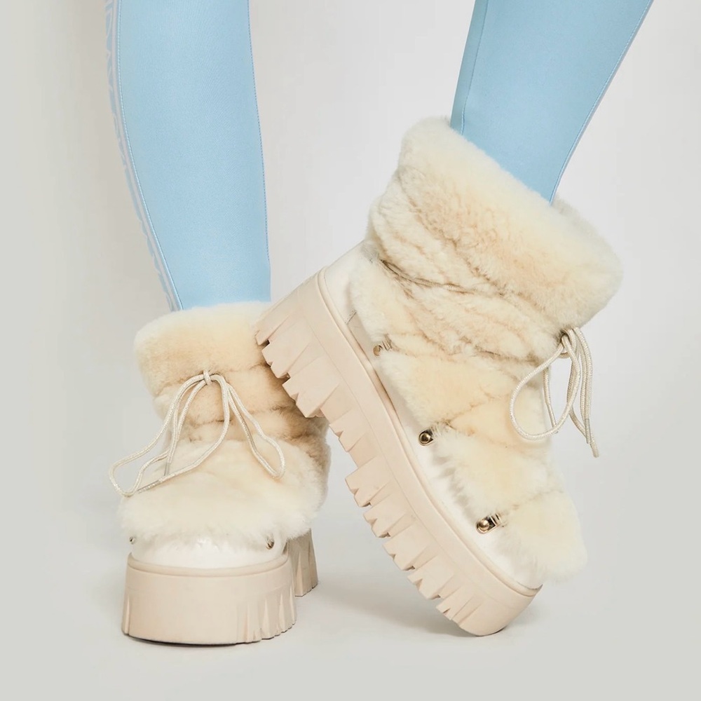 Elegant Cream Fur-Lined Women's Winter Boots
